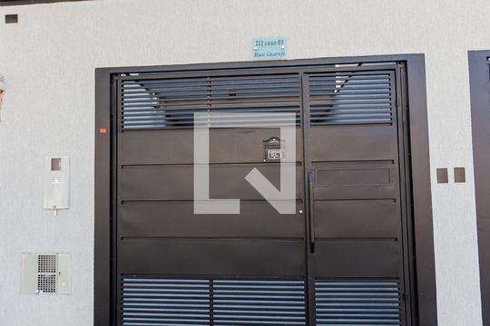 Fachada de casa à venda com 3 quartos, 131m² em Vila Clarice, Santo André