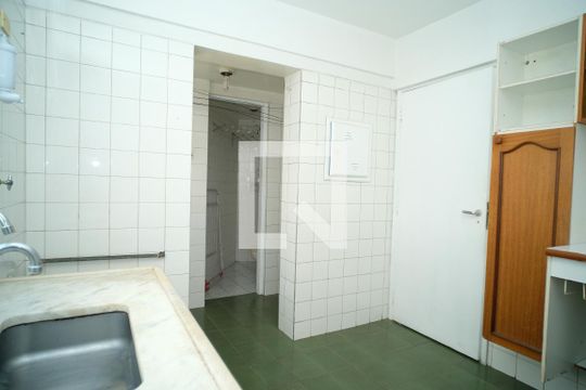 Cozinha de apartamento para alugar com 1 quarto, 54m² em Pinheiros, São Paulo