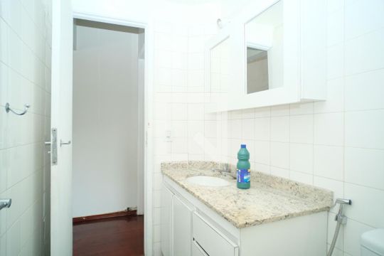 Banheiro de apartamento para alugar com 1 quarto, 54m² em Pinheiros, São Paulo