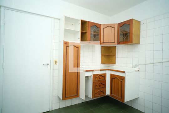 Cozinha de apartamento para alugar com 1 quarto, 54m² em Pinheiros, São Paulo