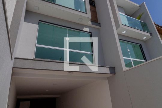 Fachada Interna de casa à venda com 3 quartos, 430m² em Penha de França, São Paulo