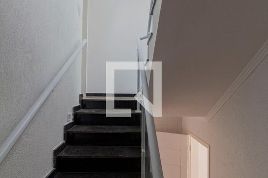 Escada de casa à venda com 3 quartos, 430m² em Vila Marieta, São Paulo