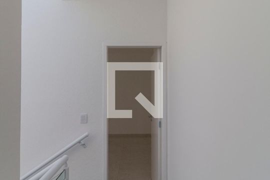 Corredor de casa à venda com 3 quartos, 430m² em Vila Marieta, São Paulo