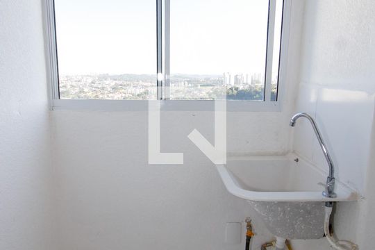 Área de Serviço de apartamento para alugar com 2 quartos, 42m² em Jardim do Lago, Osasco
