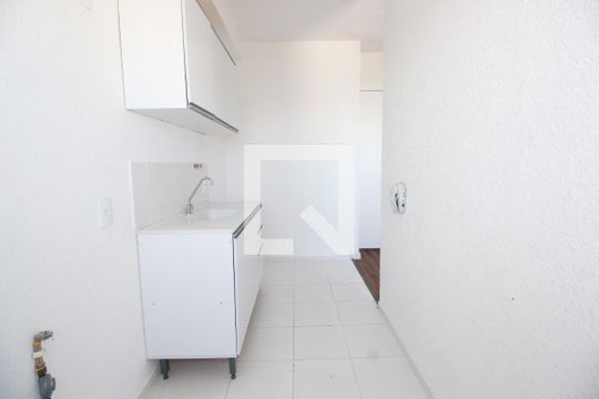 Cozinha de apartamento para alugar com 2 quartos, 42m² em Jardim do Lago, Osasco