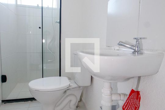 Banheiro de apartamento para alugar com 2 quartos, 42m² em Jardim do Lago, Osasco