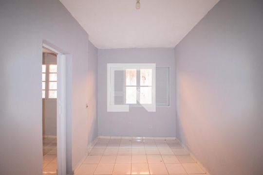 Quarto 1 de casa para alugar com 2 quartos, 60m² em Jardim Japão, São Paulo
