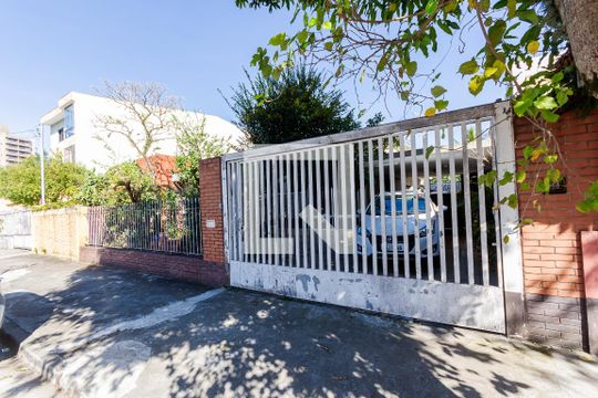 Fachada de casa à venda com 3 quartos, 221m² em Santa Terezinha, Santo André