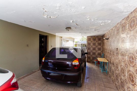 Garagem de casa à venda com 3 quartos, 221m² em Santa Terezinha, Santo André