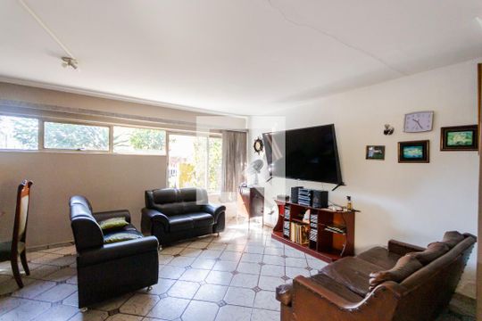 Casa à venda com 3 quartos, 221m² em Santa Terezinha, Santo André