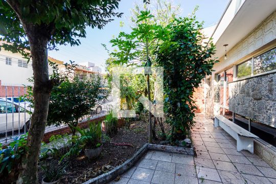 Jardim de casa à venda com 3 quartos, 221m² em Santa Terezinha, Santo André