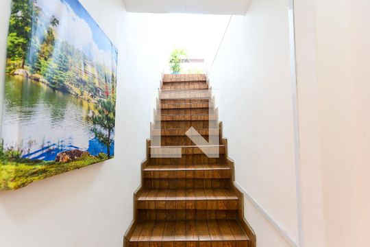 Escada de casa para alugar com 1 quarto, 40m² em Morumbi, São Paulo