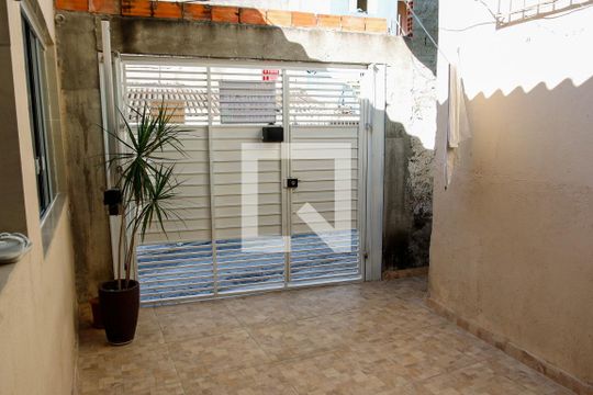 Garagem de casa à venda com 2 quartos, 160m² em Vila Yolanda, Osasco