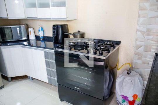 Cozinha de casa à venda com 2 quartos, 160m² em Vila Yolanda, Osasco