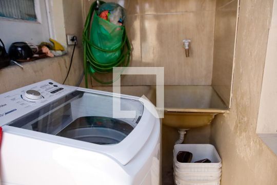 Lavanderia de casa à venda com 2 quartos, 160m² em Vila Yolanda, Osasco