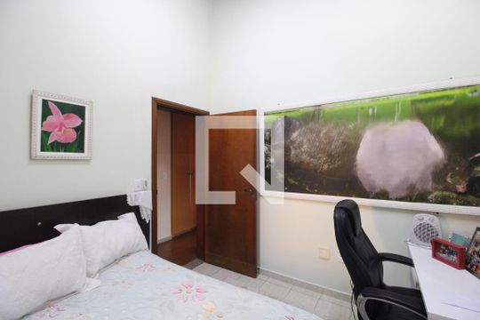 quarto 4 de casa à venda com 4 quartos, 400m² em Vila Ré, São Paulo
