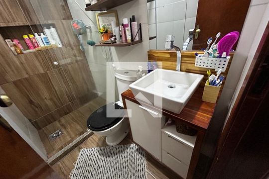 Banheiro da Suíte de casa de condomínio à venda com 2 quartos, 68m² em Irajá, Rio de Janeiro