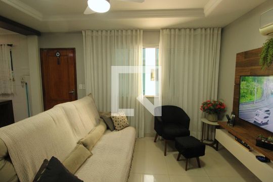 Sala de casa de condomínio à venda com 2 quartos, 68m² em Irajá, Rio de Janeiro
