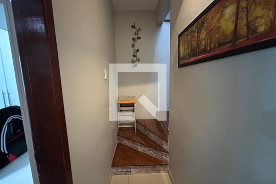 Escada para o terraço de casa de condomínio à venda com 2 quartos, 68m² em Irajá, Rio de Janeiro