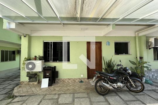 Fachada de casa de condomínio à venda com 2 quartos, 68m² em Irajá, Rio de Janeiro
