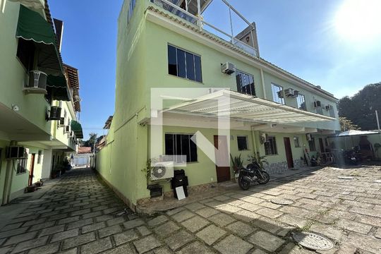 Fachada de casa de condomínio à venda com 2 quartos, 68m² em Irajá, Rio de Janeiro