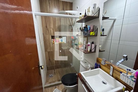Banheiro da Suíte de casa de condomínio à venda com 2 quartos, 68m² em Irajá, Rio de Janeiro