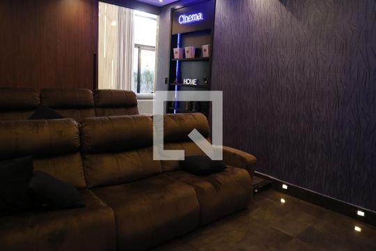 Sala de Cinema de casa de condomínio à venda com 3 quartos, 350m² em City América, São Paulo
