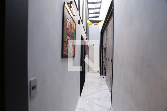 Corredor de casa de condomínio à venda com 3 quartos, 350m² em City América, São Paulo