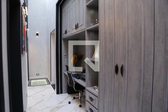 Corredor de casa de condomínio à venda com 3 quartos, 350m² em City América, São Paulo