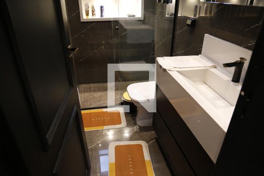 Banheiro da Suíte 1 de casa de condomínio à venda com 3 quartos, 350m² em City América, São Paulo