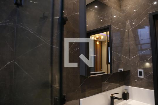 Banheiro da Suíte 1 de casa de condomínio à venda com 3 quartos, 350m² em City América, São Paulo