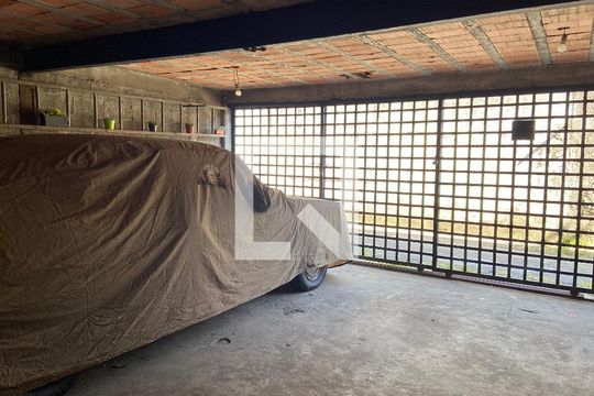 Garagem de casa à venda com 2 quartos, 120m² em Vila Leme, São Paulo