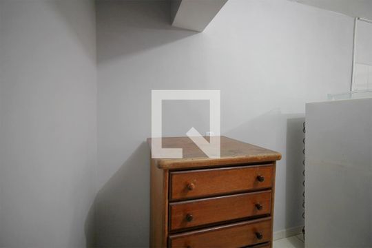 Sala de kitnet/studio para alugar com 1 quarto, 20m² em Santa Efigênia, Belo Horizonte