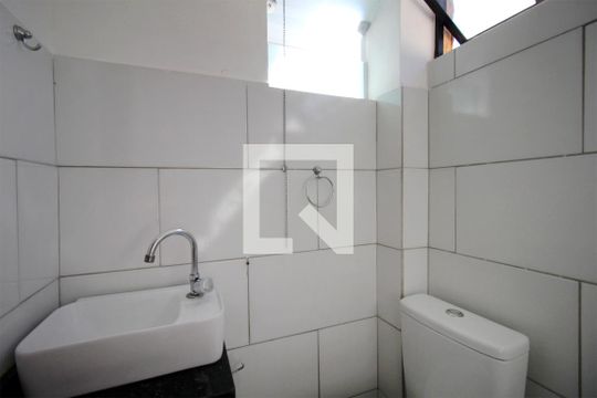 Banheiro de kitnet/studio para alugar com 1 quarto, 20m² em Santa Efigênia, Belo Horizonte