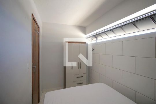 Quarto de kitnet/studio para alugar com 1 quarto, 20m² em Santa Efigênia, Belo Horizonte