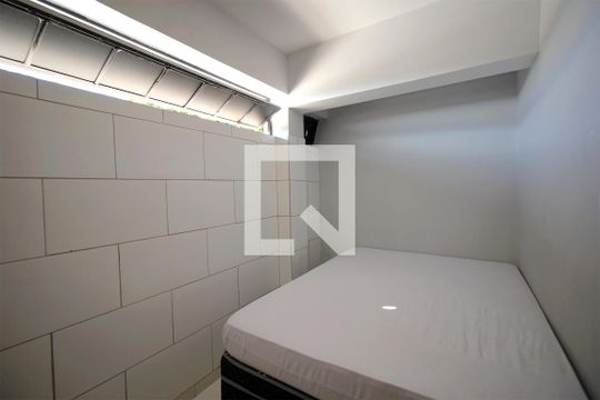 Quarto de kitnet/studio para alugar com 1 quarto, 20m² em Santa Efigênia, Belo Horizonte