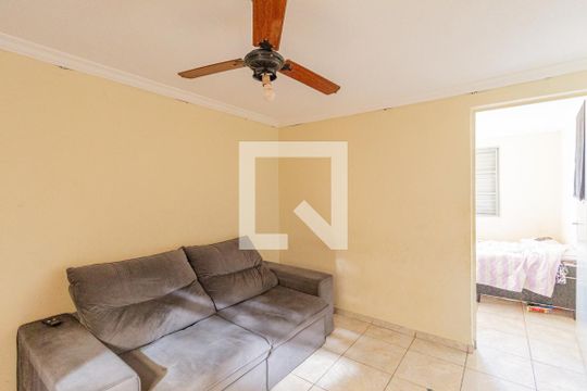 Sala de apartamento para alugar com 2 quartos, 65m² em Jardim Maria Beatriz, Carapicuíba