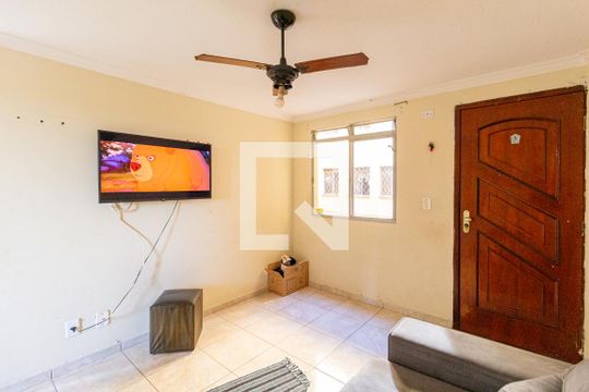 Sala de apartamento para alugar com 2 quartos, 65m² em Jardim Maria Beatriz, Carapicuíba