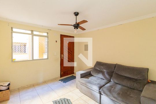 Apartamento para alugar com 2 quartos, 65m² em Jardim Maria Beatriz, Carapicuíba