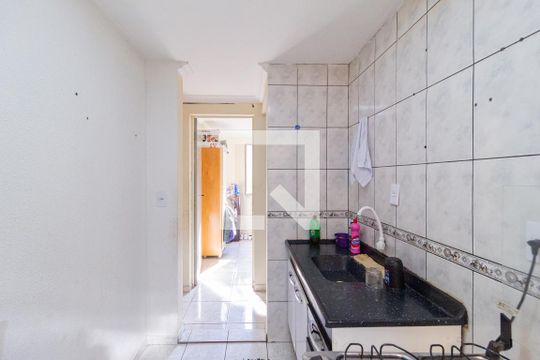 Cozinha e área de serviço de apartamento para alugar com 2 quartos, 65m² em Jardim Maria Beatriz, Carapicuíba