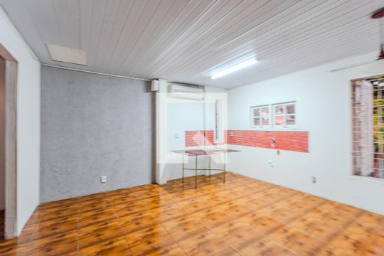 Sala de casa para alugar com 2 quartos, 55m² em Vila São José, Porto Alegre