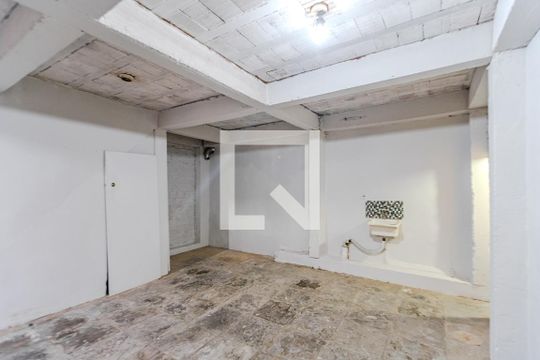 Garagem e Área de Serviço de casa para alugar com 2 quartos, 55m² em Vila São José, Porto Alegre