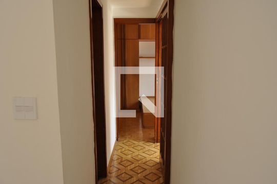 Corredor de apartamento para alugar com 2 quartos, 50m² em Engenho Novo, Rio de Janeiro