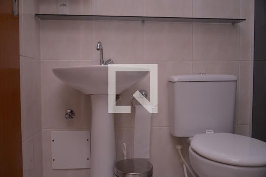 Banheiro 1 de apartamento para alugar com 2 quartos, 54m² em Vila Príncipe de Gales, Santo André