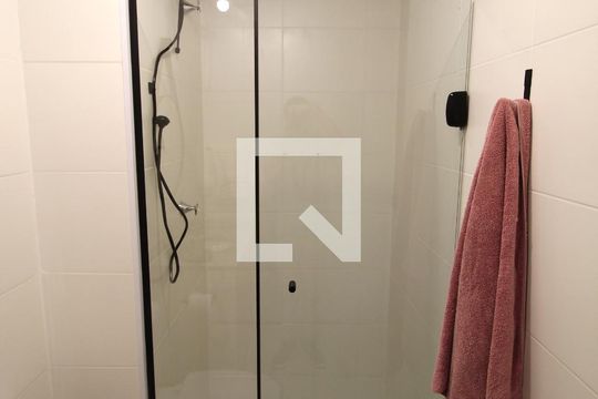 Banheiro de kitnet/studio para alugar com 1 quarto, 25m² em Vila Olímpia, São Paulo
