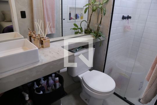 Banheiro da Suíte de apartamento à venda com 3 quartos, 65m² em Vila Mangalot, São Paulo