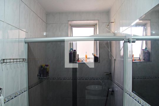 Banheiro social de apartamento à venda com 2 quartos, 70m² em Vila Leonor, Guarulhos