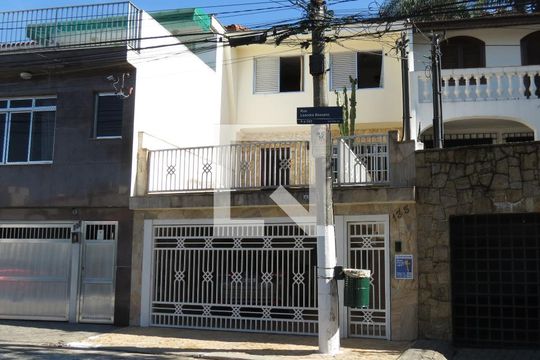 Fachada de casa à venda com 4 quartos, 200m² em Vila Cruz das Almas, São Paulo
