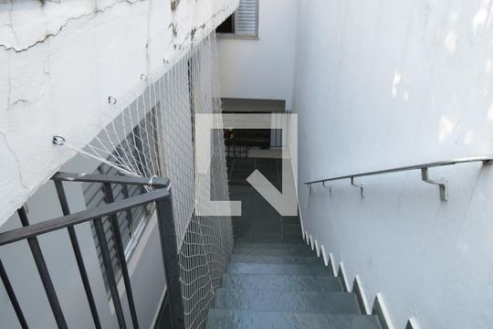 Saída Quintal de casa à venda com 4 quartos, 200m² em Vila Cruz das Almas, São Paulo
