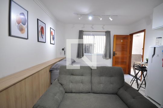 Sala/Quarto de apartamento para alugar com 1 quarto, 26m² em Vila Nivi, São Paulo
